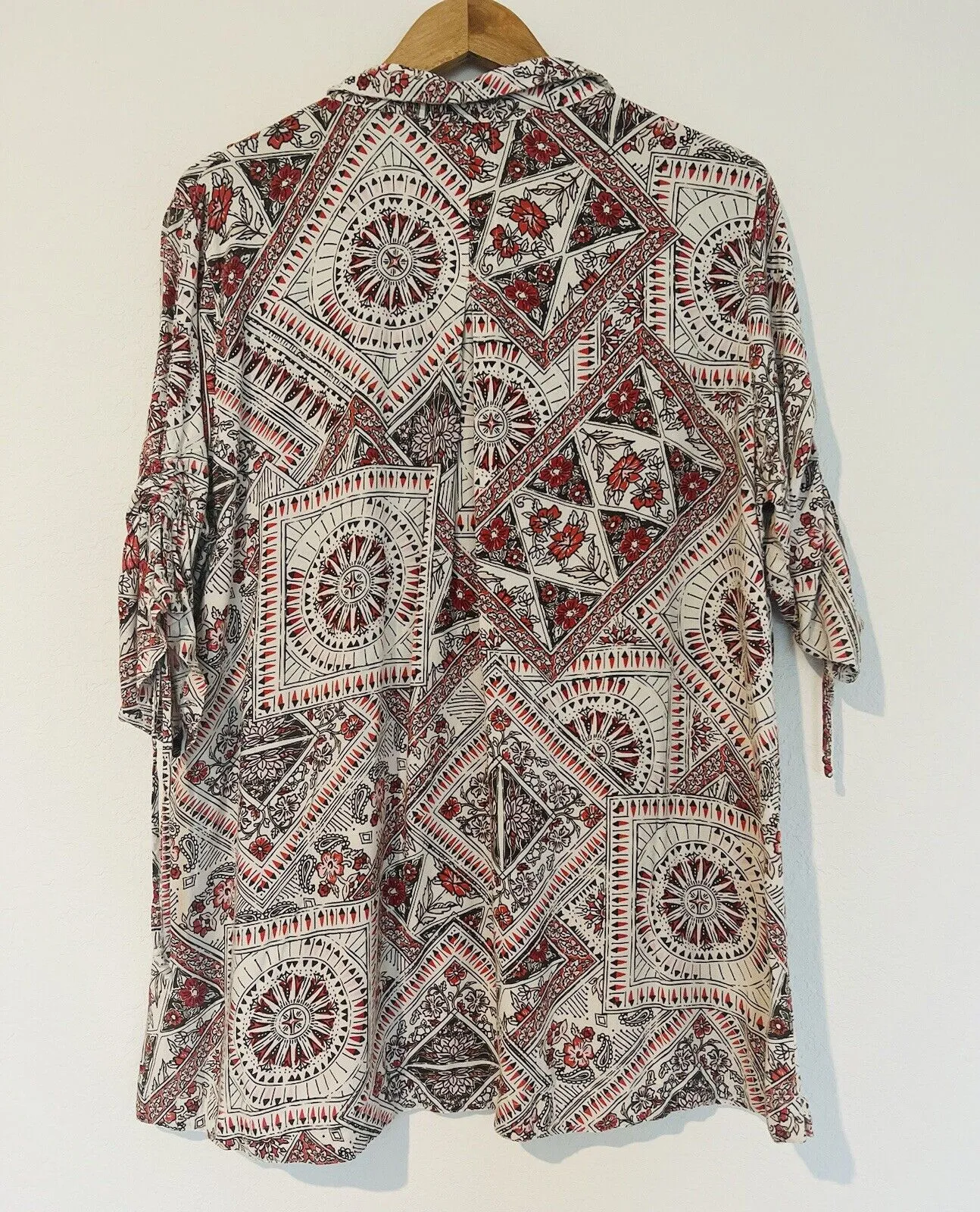 JOHN MARK Beige Floral Button 1/2 Button Shirt Sz XL Ruched Pocket Wire Tunic