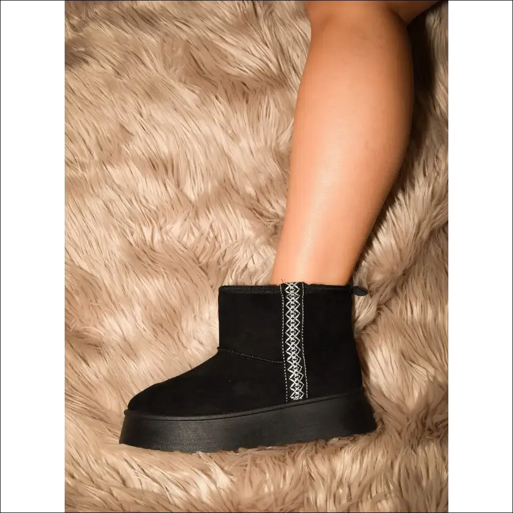 WILD DIVA Trendy Round Toe Platform Boots